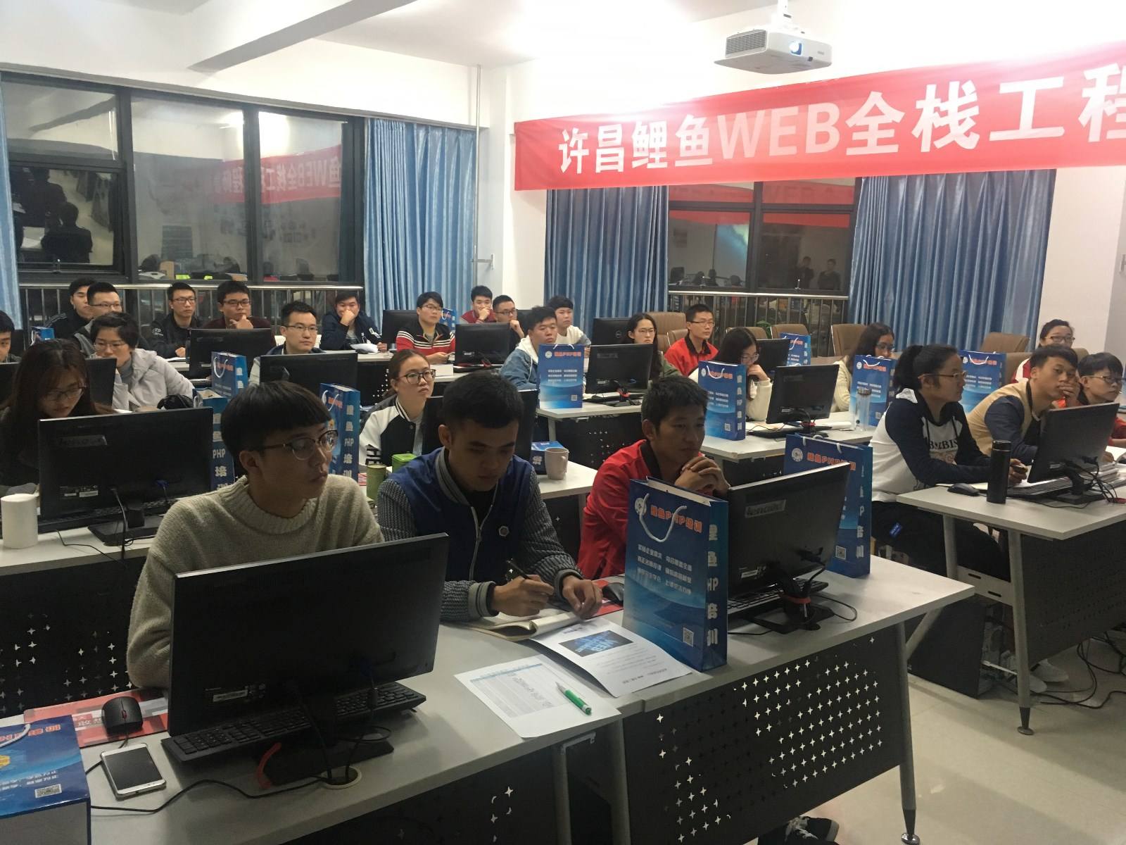 包含许昌市公务员网络培训学院的词条